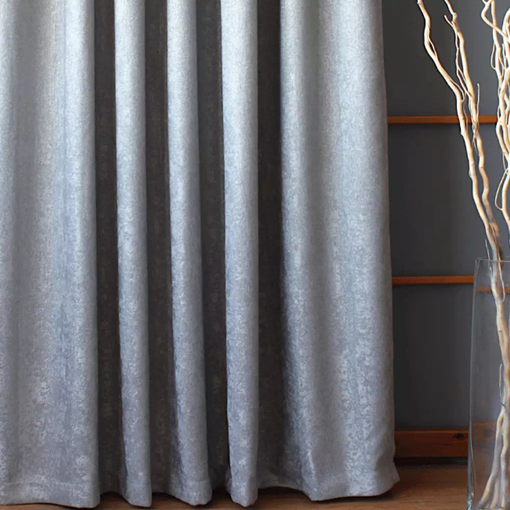 zaslona_zaciemniajaca_srebrna